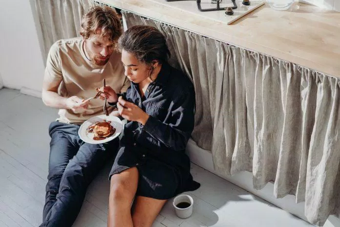 Bày tỏ tình cảm của mình đến người ấy. Nguồn: Internet. Bày tỏ tình cảm của mình đến người ấy. Nguồn: Internet.