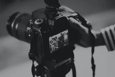 Photographer. Nguồn: Internet. Photographer. Nguồn: Internet.