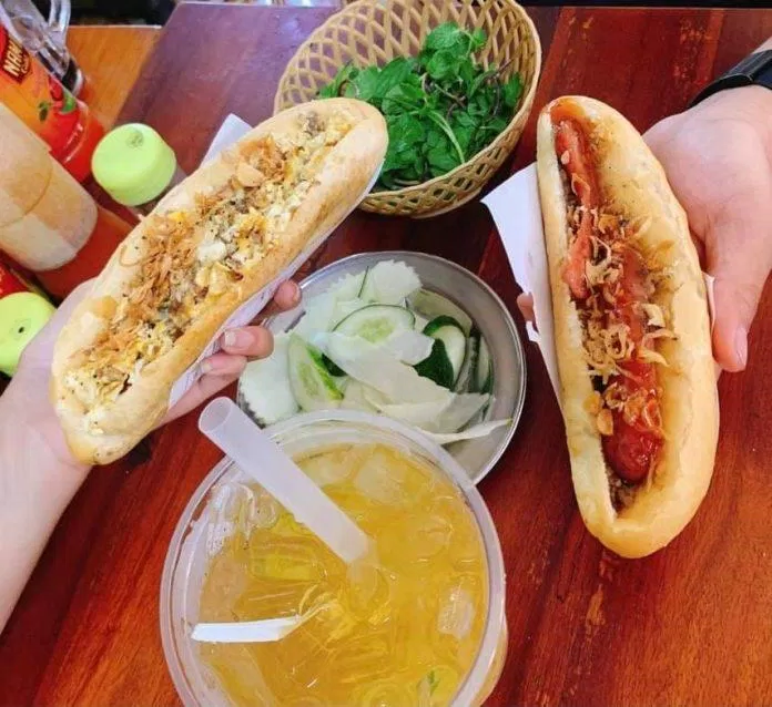 Bánh Mỳ Pate Chân Cầu (Ảnh: Internet)