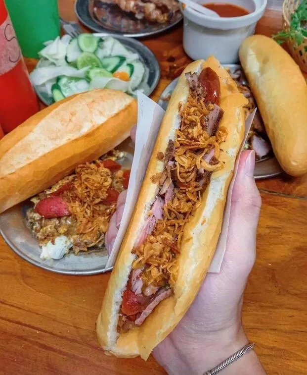 Bánh Mỳ Pate Chân Cầu (Ảnh: Internet)