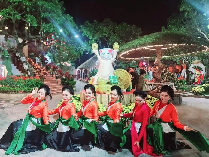 Nhà Hàng Làng Cổ Gia Hưng
