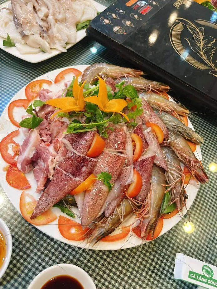 Nhà hàng cá lăng sông Đà Việt Trì (Ảnh: Internet)