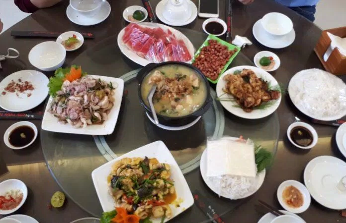 15 quán ăn ngon ở Tuyên Quang mà các bạn không nên bỏ lỡ khi tới vùng đất này 15 quán ăn ngon ở Tuyên Quang ẩm thực ẩm thực Tuyên Quang ẩm thực Việt ăn ngon Buffet lẩu nướng cùng lúc Min Max BBQ Dũng cá sông Lô lẩu Thái Lẩu Thái leng keng Mộc Restaurant Nam Định Ngã 8 quán nhà hàng Nhà hàng 3 chữ lồng Nhà hàng 559 Hàm Yên Nhà hàng Ẩm Thực Việt Nhà hàng Cường Sâm 2 Nhà hàng đầu bò Nhà hàng Sơn Thủy 168 Nhà hàng Tây Bắc Nhà hàng Thành Tín Tuyên Quang Phở bò Phở bò Nam Định quán ăn quán ăn ngon quán ăn ngon ở Tuyên Quang Tây Bắc thông tin Thuỷ vịt Hàm Yên Tuyên Quang