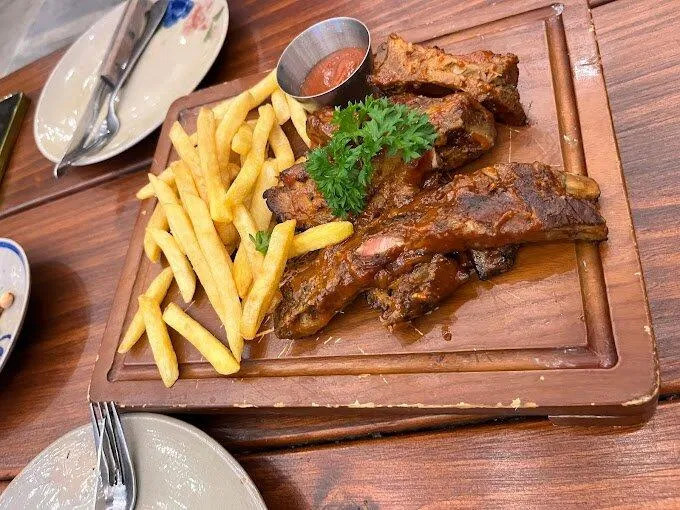 Gọi tên 12 quán ăn quận 2 ngon mà tín đồ ẩm thực nào cũng mê mẩn ẩm thực baba kitchen bánh xèo bánh xèo ba híu gốc huế hột vịt lộn kim thảo lão trư BBQ lẩu bò Lẩu Bò Nghĩa Địa metta vegeterian phở bùi gia quận 2 quán ăn quán ăn quận 2 quán dê đồng cỏ Sushi Nhí thông tin vị bò năm châu