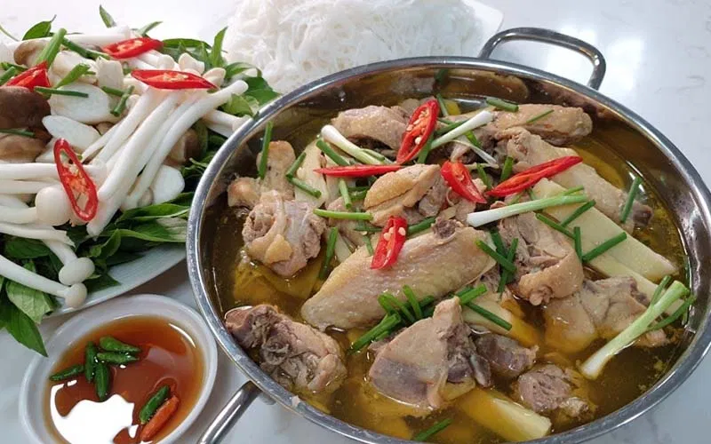 Lẩu gà lá quế Thu Trinh (Ảnh: Internet)