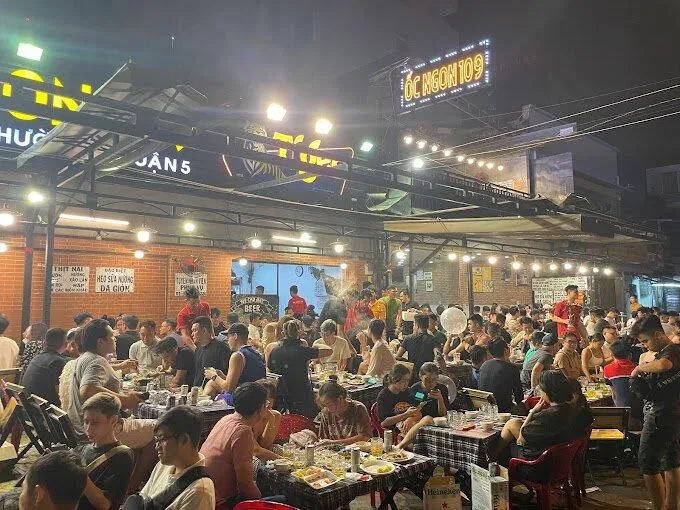 Quán ốc ngon 109 thu hút rất đông khách - ảnh: internet