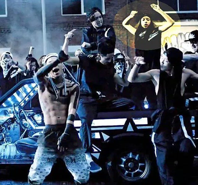 Lisa cũng từng xuất hiện lấp ló trong MV "Ringa Ringa" của Taeyang (ẢNH: Internet)