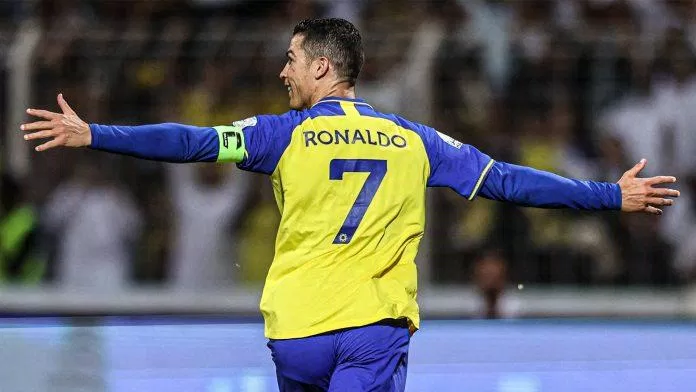 Nhâm Mạnh Dũng ăn mừng kiểu Ronaldo sau khi ghi bàn vào lưới Hải Phòng FC