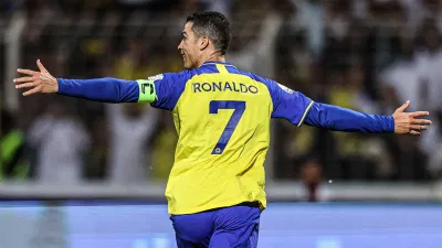 Với tấm băng đội trưởng, Ronaldo đang trở thành biểu tượng chiến thắng mới ở giải vô địch quốc gia Arab Saudi (Ảnh: Internet) Với tấm băng đội trưởng, Ronaldo đang trở thành biểu tượng chiến thắng mới ở giải vô địch quốc gia Arab Saudi (Ảnh: Internet)