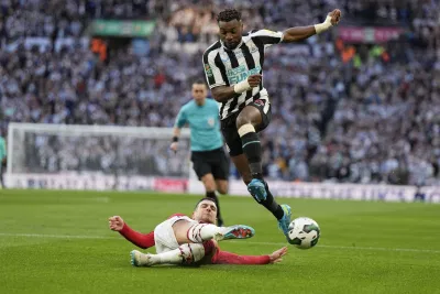 Saint-Maximin là cầu thủ chơi nổi bật nhất bên phía Newcastle trong hiệp 1 với Man Utd (Ảnh: Internet) Saint-Maximin là cầu thủ chơi nổi bật nhất bên phía Newcastle trong hiệp 1 với Man Utd (Ảnh: Internet)