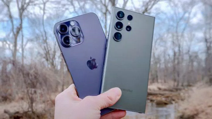 Hai mẫu điện thoại có kiểu dáng khác nhau (Ảnh: Internet)