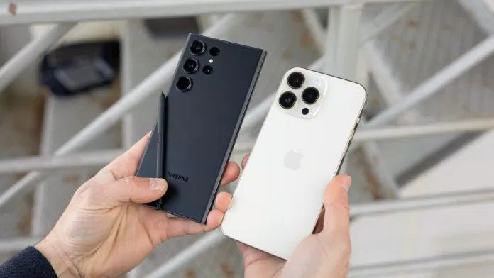 Điện thoại Samsung Galaxy S23 Ultra và iPhone 14 Pro Max (Ảnh: Internet) Điện thoại Samsung Galaxy S23 Ultra và iPhone 14 Pro Max (Ảnh: Internet)