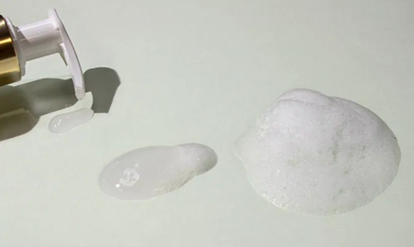 Chọn sử dụng các sản phẩm có tính chất hóa học như AHA (Ảnh: Internet)