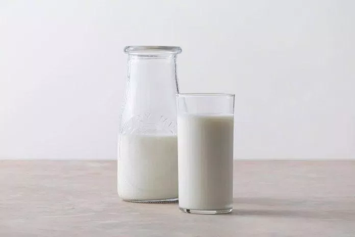 Sữa có khả năng khiến bạn bị mụn nội tiết (Ảnh: Internet)