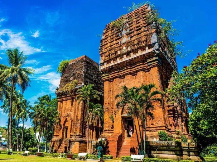 Tháp Đôi Quy Nhơn (Ảnh: Internet) Tháp Đôi Quy Nhơn (Ảnh: Internet)