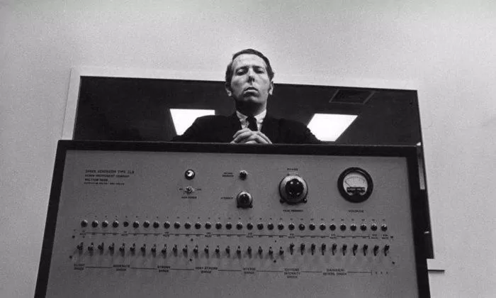 Thí nghiệm Milgram khiến thế giới tuyệt vọng (Ảnh: Internet) Thí nghiệm Milgram khiến thế giới tuyệt vọng (Ảnh: Internet)