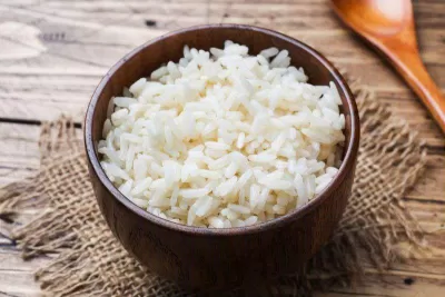 Gạo trắng chứa nhiều tinh bột nhưng khá ít chất xơ (Ảnh: Internet)
