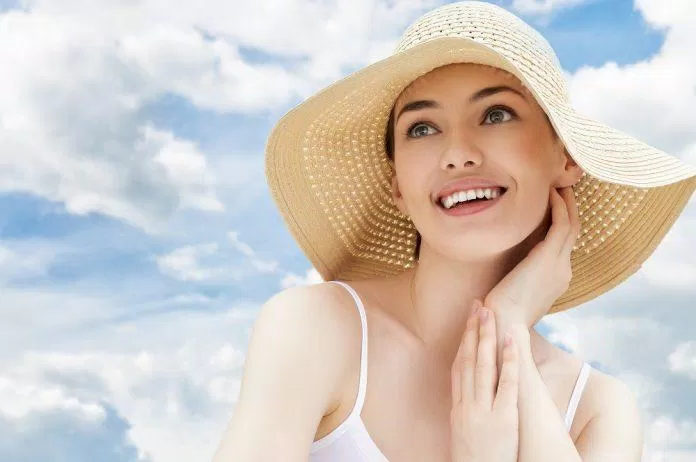 Tình trạng sạm da có thể được cải thiện một phần nếu bạn sử dụng kem chống nắng (Ảnh: Internet)