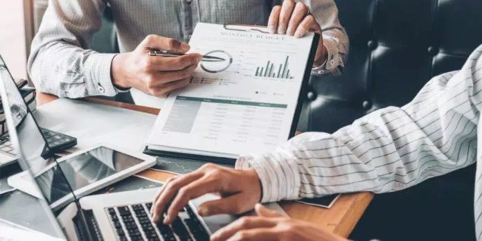 Công việc tư vấn dễ bị thay thế bởi AI (Ảnh: Internet) Công việc tư vấn dễ bị thay thế bởi AI (Ảnh: Internet)