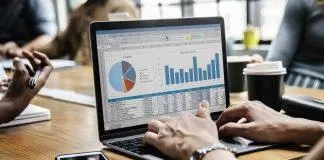 Công việc phân tích nghiên cứu dễ bị thay thế bởi AI (Ảnh: Internet)