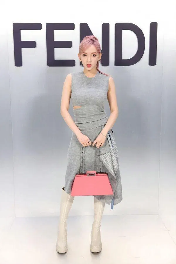 Trình Tiêu ghi điểm với thần thái cực "slay" (Ảnh: Internet)