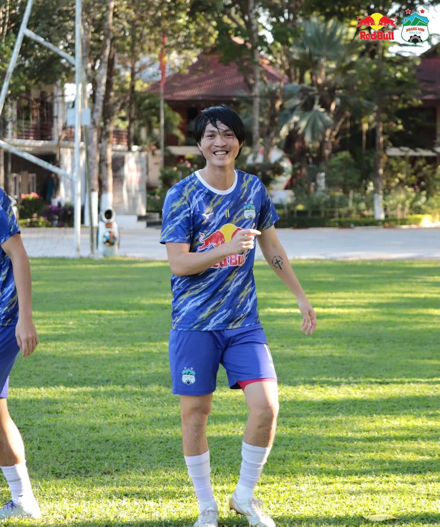 Nguyễn Tuấn Anh - Khi ân tình vượt trên vật chất (Ảnh: Internet) Nguyễn Tuấn Anh - Khi ân tình vượt trên vật chất (Ảnh: Internet)