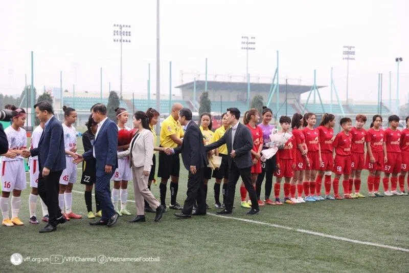 Năm nay, giải đấu có sự tham dự của 4 đội bóng: Phong Phú Hà Nam, Hà Nội, TP. Hồ Chí Minh và Thái Nguyên T&T (Ảnh: Internet) Năm nay, giải đấu có sự tham dự của 4 đội bóng: Phong Phú Hà Nam, Hà Nội, TP. Hồ Chí Minh và Thái Nguyên T&T (Ảnh: Internet)