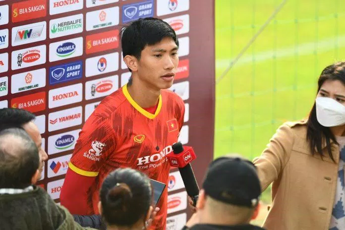 Còn hậu vệ Đoàn Văn Hậu bày tỏ: “Hy vọng HLV Troussier giúp bóng đá Việt Nam hướng tới World Cup 2026." (Ảnh: Internet) Còn hậu vệ Đoàn Văn Hậu bày tỏ: “Hy vọng HLV Troussier giúp bóng đá Việt Nam hướng tới World Cup 2026." (Ảnh: Internet)