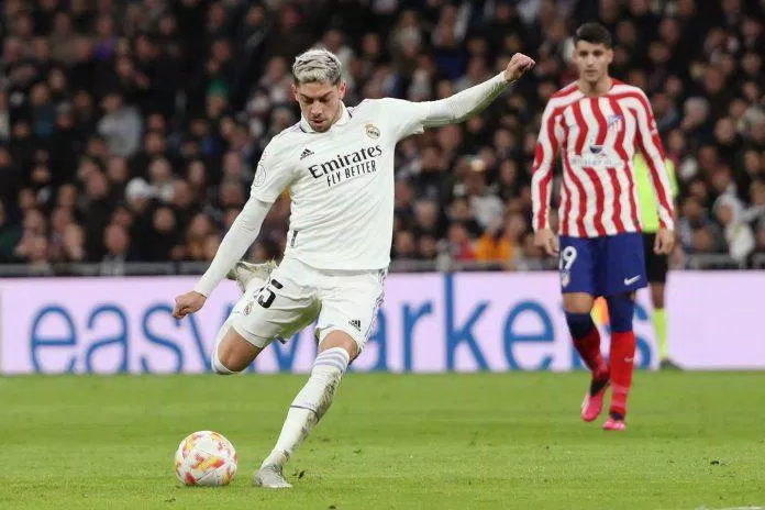 Valverde cùng các đồng đội bên hành lang cánh phải đã làm khổ hàng thủ của Atletico trong hiệp 1 rất nhiều (Ảnh: Internet) Valverde cùng các đồng đội bên hành lang cánh phải đã làm khổ hàng thủ của Atletico trong hiệp 1 rất nhiều (Ảnh: Internet)