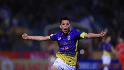 HLV trưởng CLB Hà Nội mùa trước, Chun Jae-ho, thừa nhận: "Văn Quyết là linh hồn của đội bóng,..." (Ảnh: Internet) HLV trưởng CLB Hà Nội mùa trước, Chun Jae-ho, thừa nhận: "Văn Quyết là linh hồn của đội bóng,..." (Ảnh: Internet)