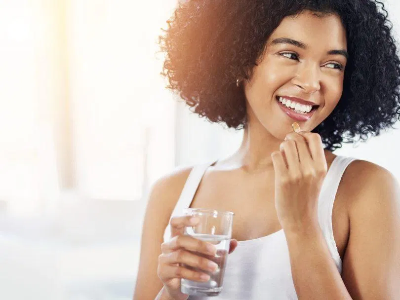 Bổ sung vitamin E bằng các loại viên uống (Ảnh: Internet)