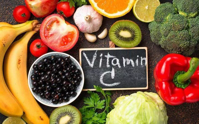 Cung cấp vitamin C để giảm tình trạng xước măng rô (Nguồn: Internet) Cung cấp vitamin C để giảm tình trạng xước măng rô (Nguồn: Internet)