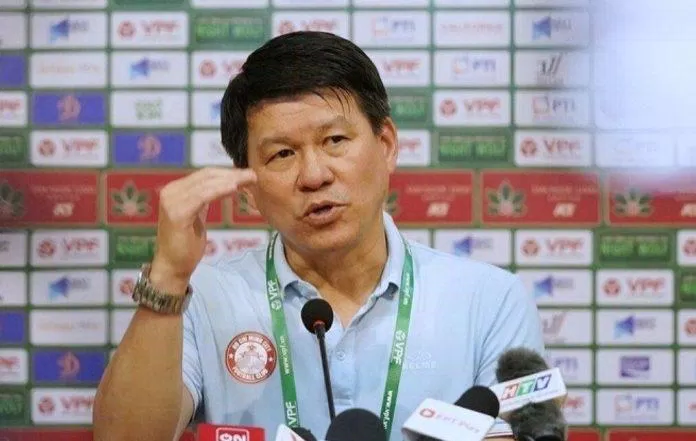 HLV Vũ Tiến Thành: "Tôi nghĩ có những đội khác tốt hơn Nam Định" (Ảnh: Internet) HLV Vũ Tiến Thành: "Tôi nghĩ có những đội khác tốt hơn Nam Định" (Ảnh: Internet)
