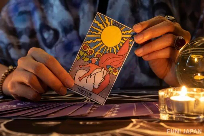 Xem bói bài tarot thường diễn ra dưới hình thức online có trả phí (Ảnh: Internet) Xem bói bài tarot thường diễn ra dưới hình thức online có trả phí (Ảnh: Internet)