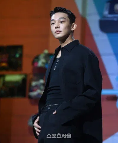 Yoo Ah In hiện là nam diễn viên hàng đầu làng điện ảnh Hàn Quốc Yoo Ah In hiện là nam diễn viên hàng đầu làng điện ảnh Hàn Quốc