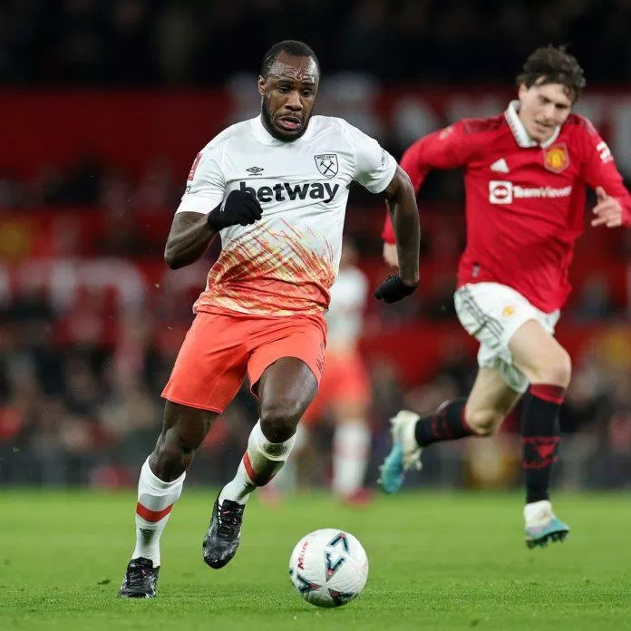 Antonio có cơ hội đối mặt De Gea nhưng anh không thể mở điểm cho West Ham (Ảnh: Internet) Antonio có cơ hội đối mặt De Gea nhưng anh không thể mở điểm cho West Ham (Ảnh: Internet)