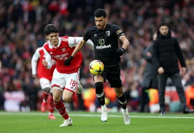 Dù chơi rất nỗ lực nhưng các cầu thủ Arsenal vẫn không thể có được bàn gỡ hòa trong hiệp 1 (Ảnh: Internet) Dù chơi rất nỗ lực nhưng các cầu thủ Arsenal vẫn không thể có được bàn gỡ hòa trong hiệp 1 (Ảnh: Internet)
