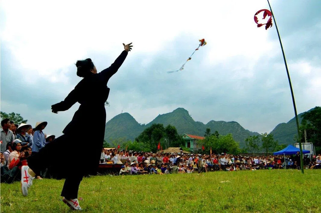 Bài thuyết minh về trò chơi dân gian: Ném còn (Ảnh: Internet)