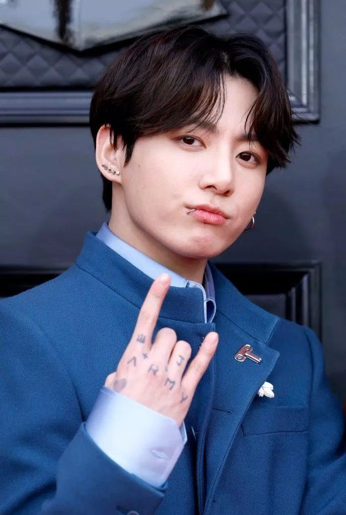 Jungkook chặn số một sasaeng (Ảnh: Internet)