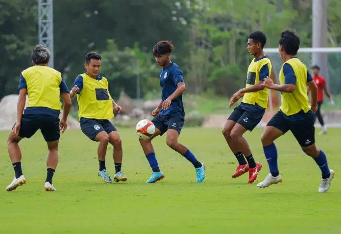 Để chuẩn bị tốt nhất trước khi bước vào giải, đội tuyển Campuchia đã có chuyến tập huấn tại Thái Lan từ ngày 27/2 đến 15/3 (Ảnh: Internet)