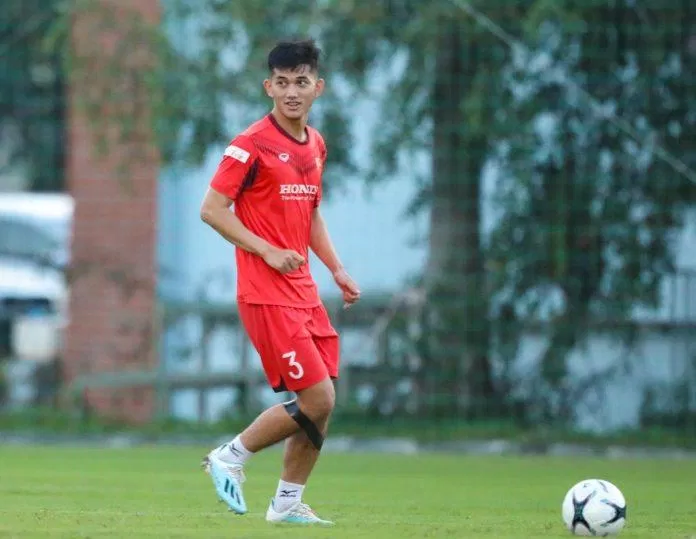Nguyễn Cảnh Anh sinh năm 2000, thi đấu ở vị trí trung vệ nhờ sở hữu chiều cao lên tới 1m80 (Ảnh: Internet)