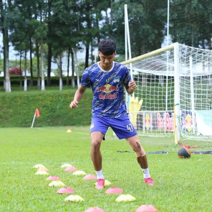 Cao Hoàng Tú gia nhập Đồng Nai FC (Ảnh: Internet) Cao Hoàng Tú gia nhập Đồng Nai FC (Ảnh: Internet)