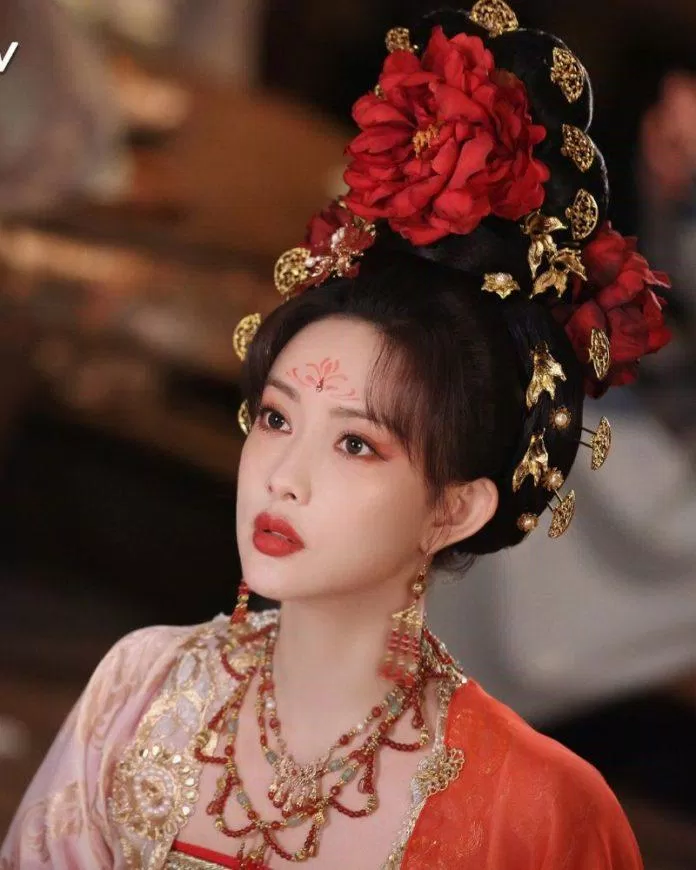 Tạo hình lòe loẹt của Hoa Lưu Ly. (Ảnh: Internet) Tạo hình lòe loẹt của Hoa Lưu Ly. (Ảnh: Internet)