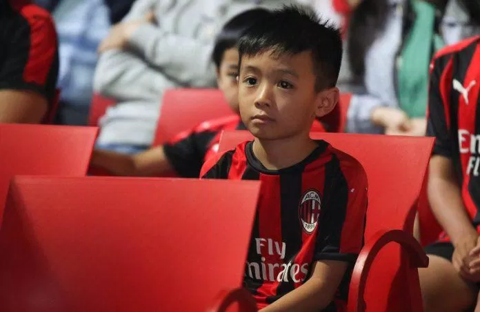 Con trai Văn Quyết tập luyện ở Học viện AC Milan (Ảnh: Internet)