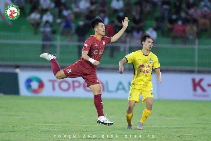 Trung vệ Đình Trọng chưa rõ thời gian trở lại sân cỏ (Ảnh: Internet) Trung vệ Đình Trọng chưa rõ thời gian trở lại sân cỏ (Ảnh: Internet)