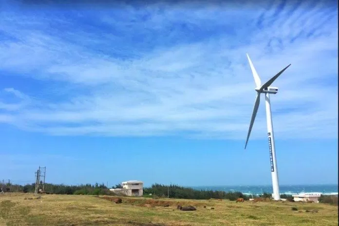 Điểm tham quan cánh đồng quạt gió tại đảo Phú Quý (Ảnh: Internet)