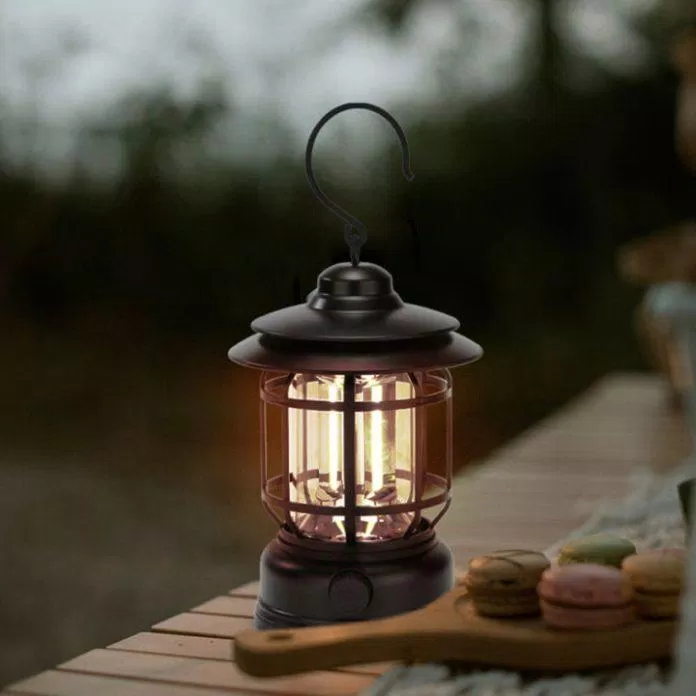 Lựa chọn những chiếc đèn lồng phù hợp với nơi cắm trại của mình (Nguồn: Internet)