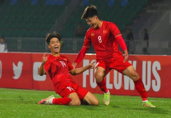 9 cầu thủ U20 Việt Nam được triệu tập lên U23 Việt Nam gồm Khuất Văn Khang, Nguyễn Văn Trường, Nguyễn Quốc Việt, Nguyễn Đức Việt, Bùi Vĩ Hào, Đinh Xuân Tiến, Hồ Văn Cường, Cao Văn Bình và Nguyễn Đình Bắc. (Ảnh: Internet) 9 cầu thủ U20 Việt Nam được triệu tập lên U23 Việt Nam gồm Khuất Văn Khang, Nguyễn Văn Trường, Nguyễn Quốc Việt, Nguyễn Đức Việt, Bùi Vĩ Hào, Đinh Xuân Tiến, Hồ Văn Cường, Cao Văn Bình và Nguyễn Đình Bắc. (Ảnh: Internet)