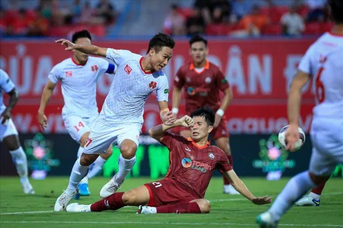 HLV Nguyễn Đức Thắng hy vọng cậu học trò sớm bình phục để quay lại ở mùa giải năm sau (Ảnh: Internet)
