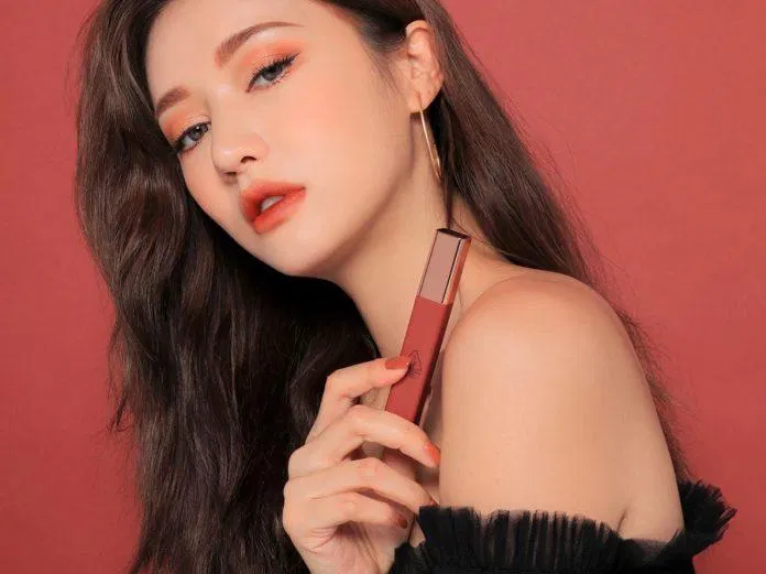 Son đỏ gạch cũng là một lựa chọn hợp với làn da châu Á. (Nguồn: Internet).